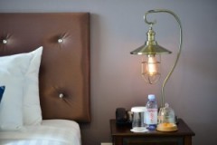 thumbs_Deluxe_Riverview_Room02