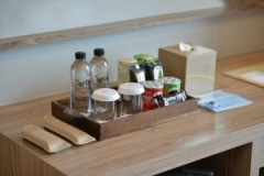 thumbs_Deluxe_Riverview_Room05