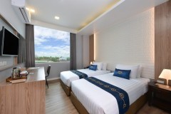 thumbs_Deluxe_Room01
