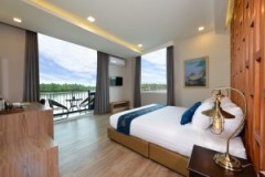 thumbs_Family_Suite_Room02
